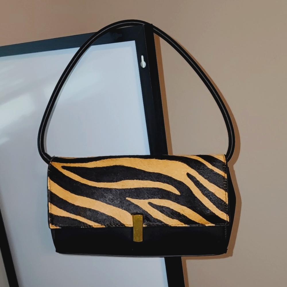 Mango baguette bag with tiger print